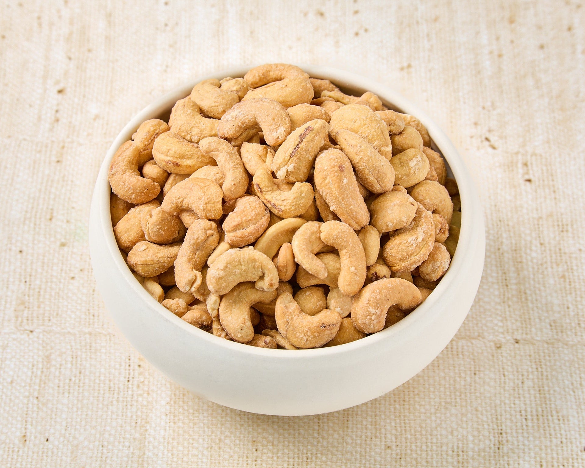 Roasted cashews with truffle flavour