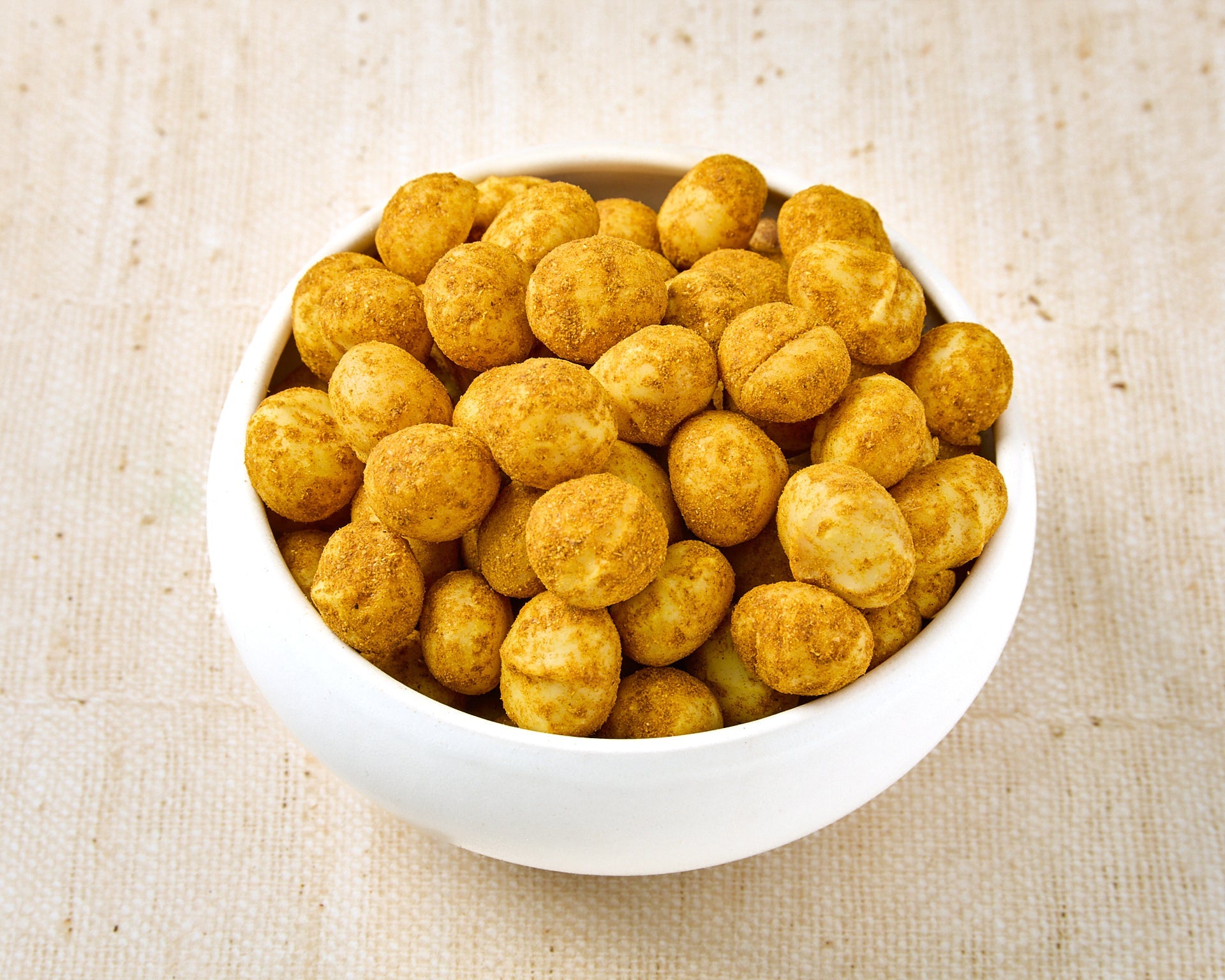 Roasted macadamia nuts with curry