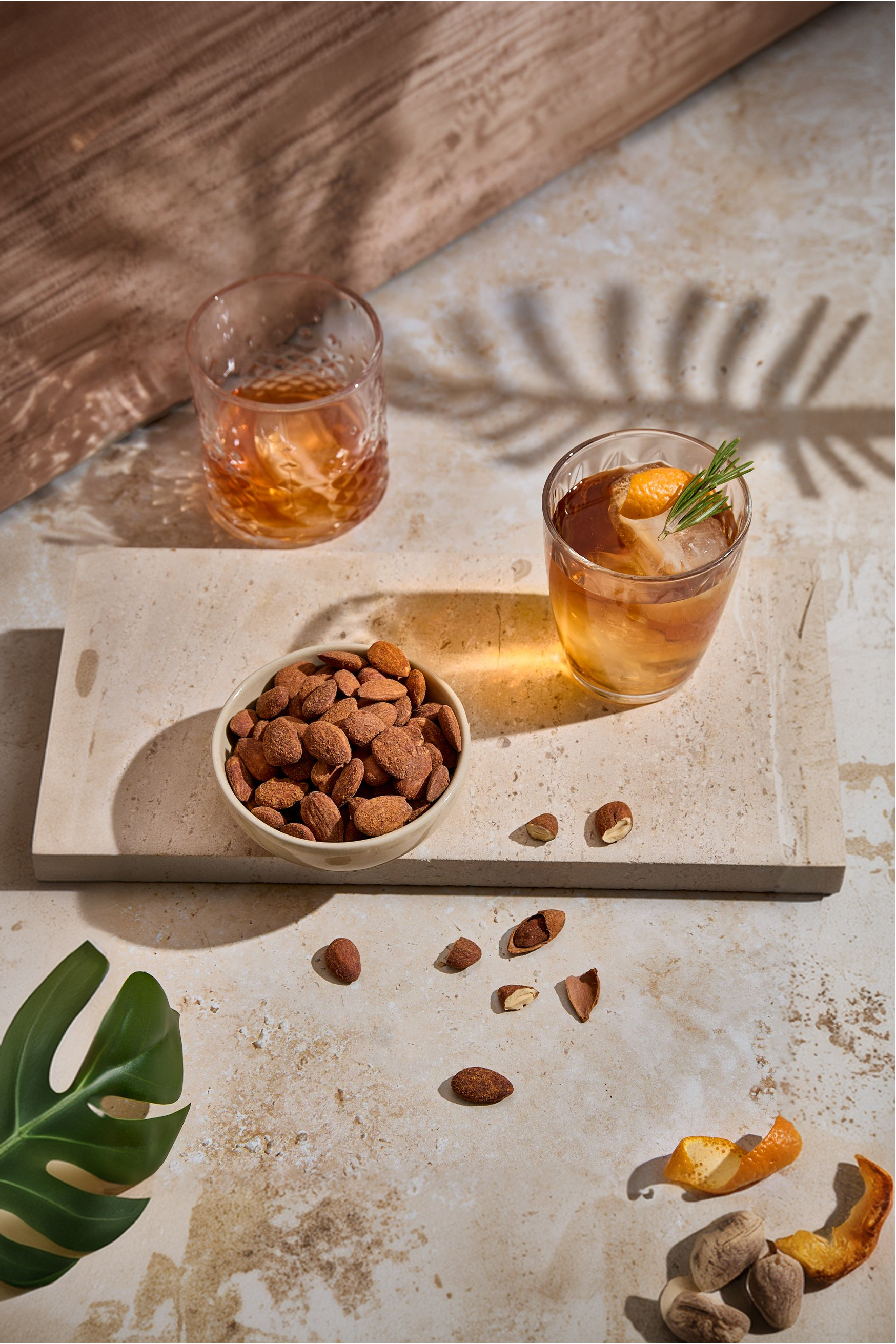 Roasted almonds with barbecue flavour