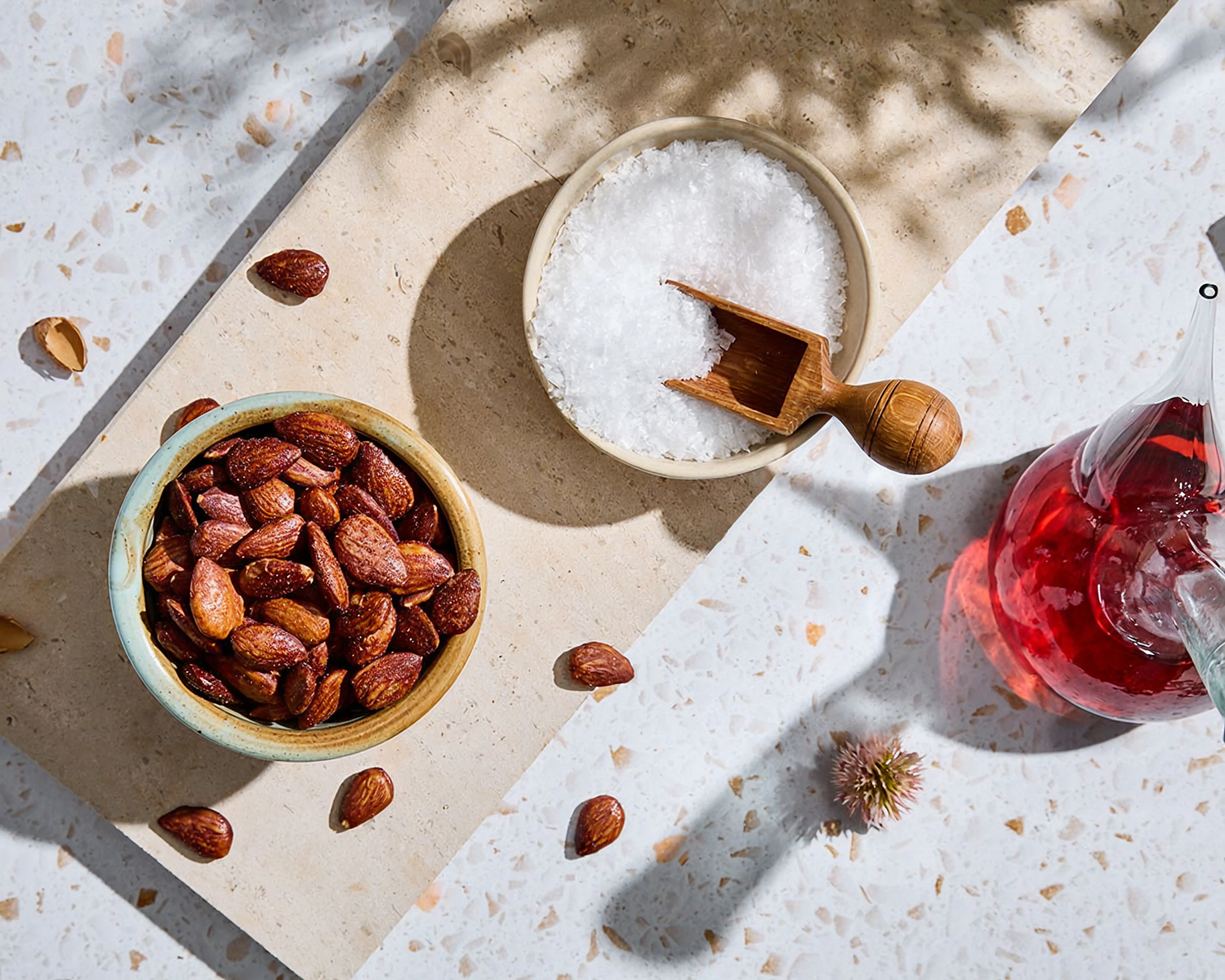 Roasted almonds with salt and vinegar flavour