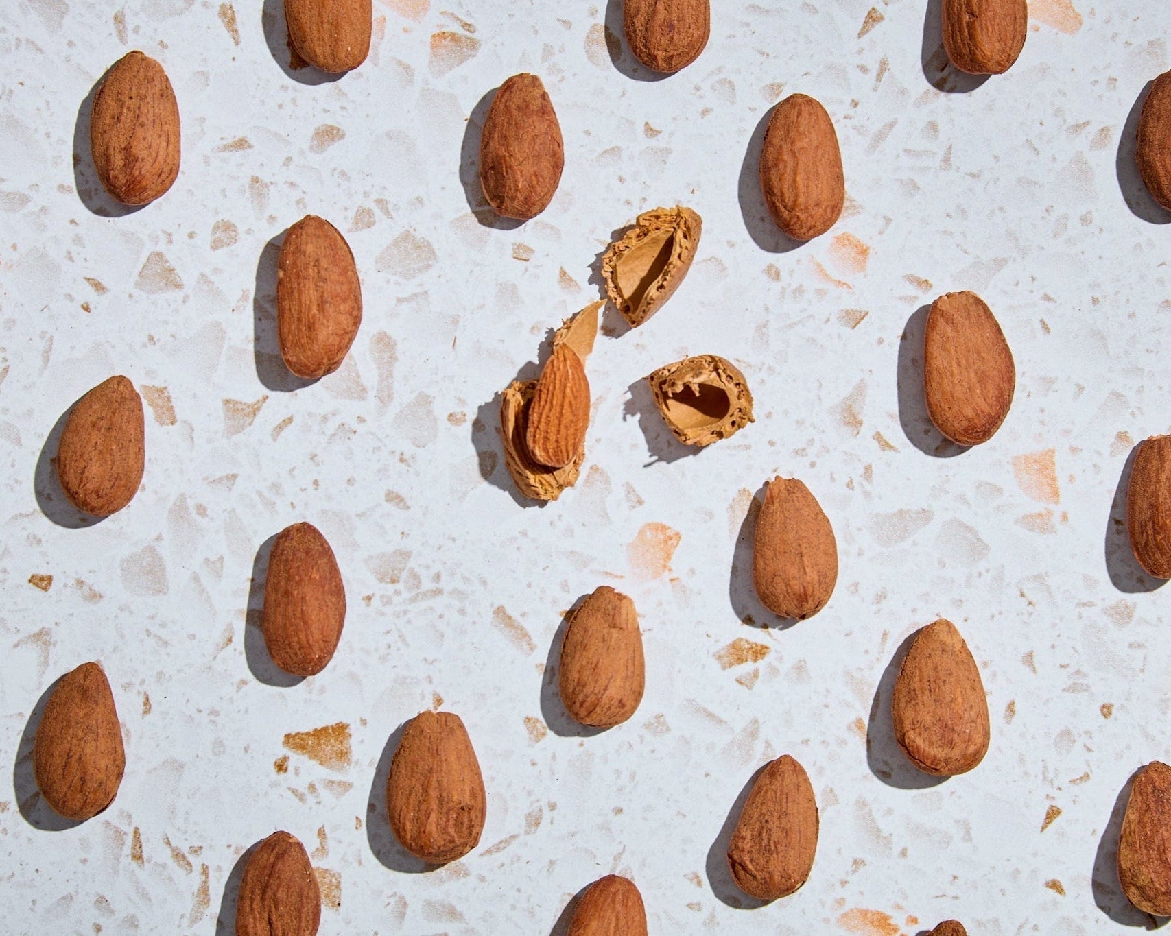 Natural roasted almonds