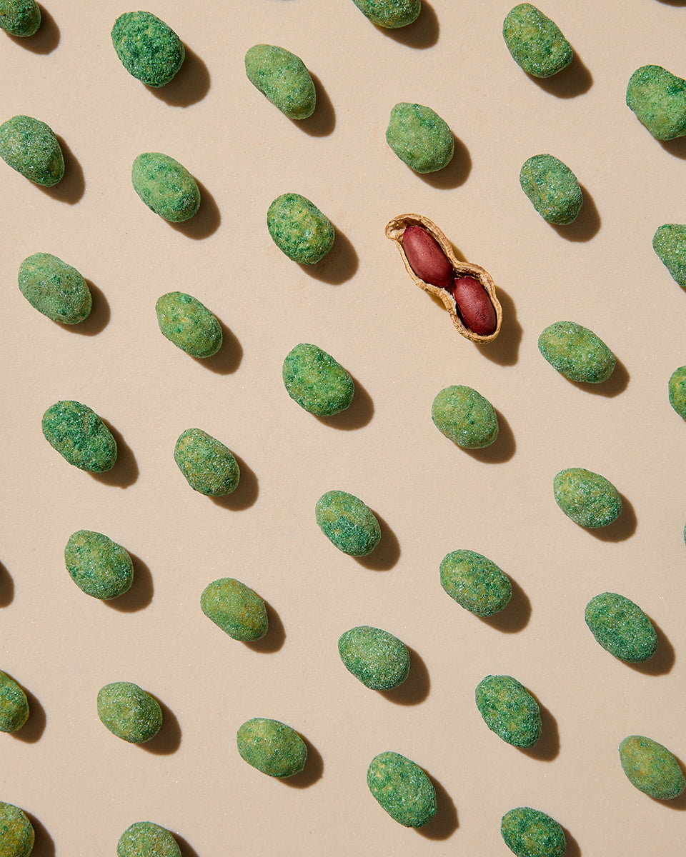 Crunchy coated krikri peanuts with wasabi flavour