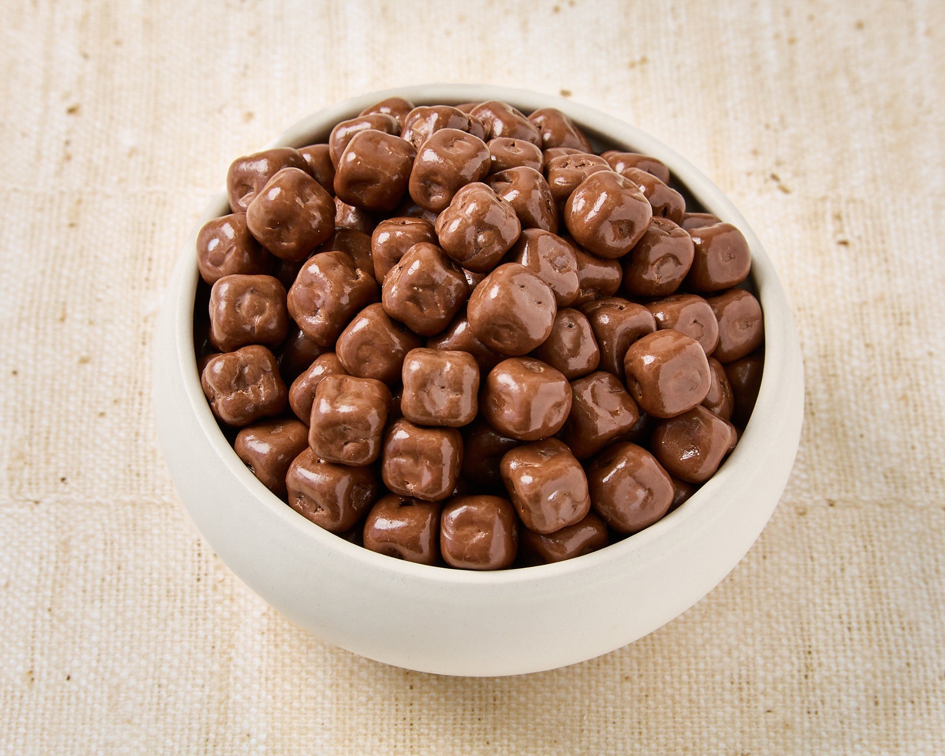 Cubos de coco bañados en chocolate con leche