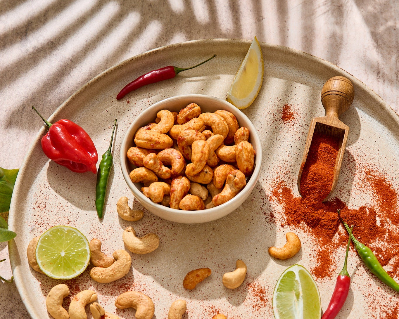 Chili lemon-flavored roasted cashew