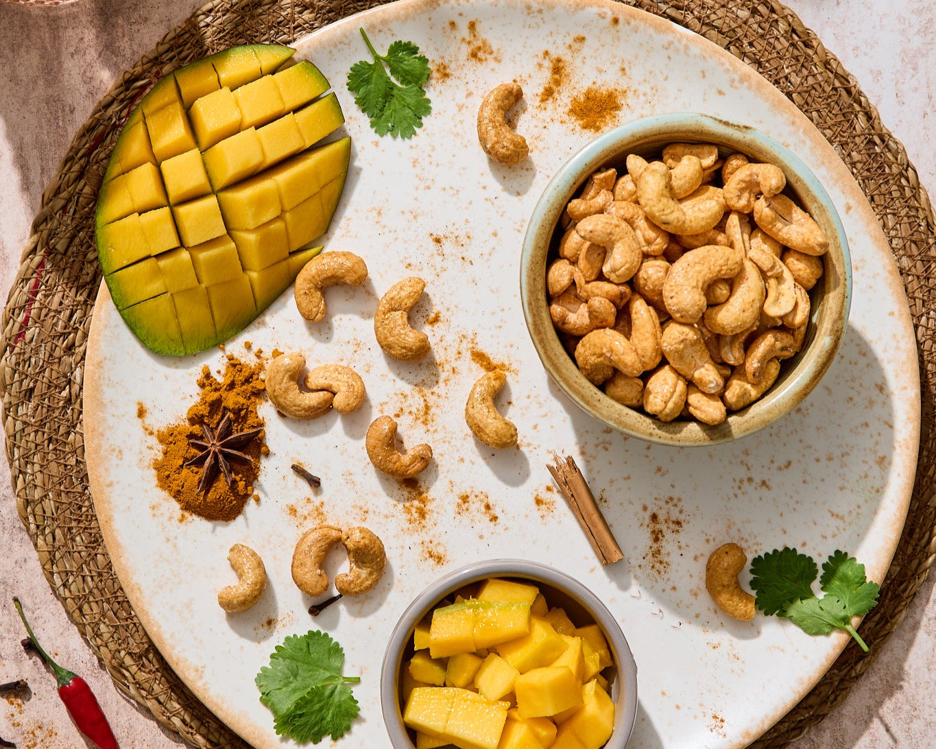 Roasted cashews with mango chutney flavor