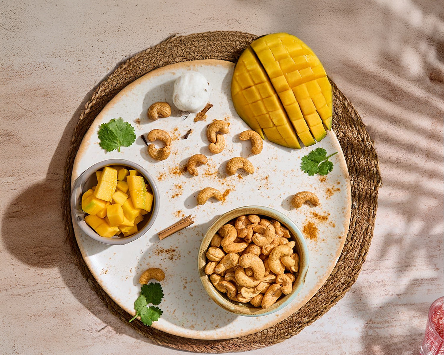 Roasted cashews with mango chutney flavour