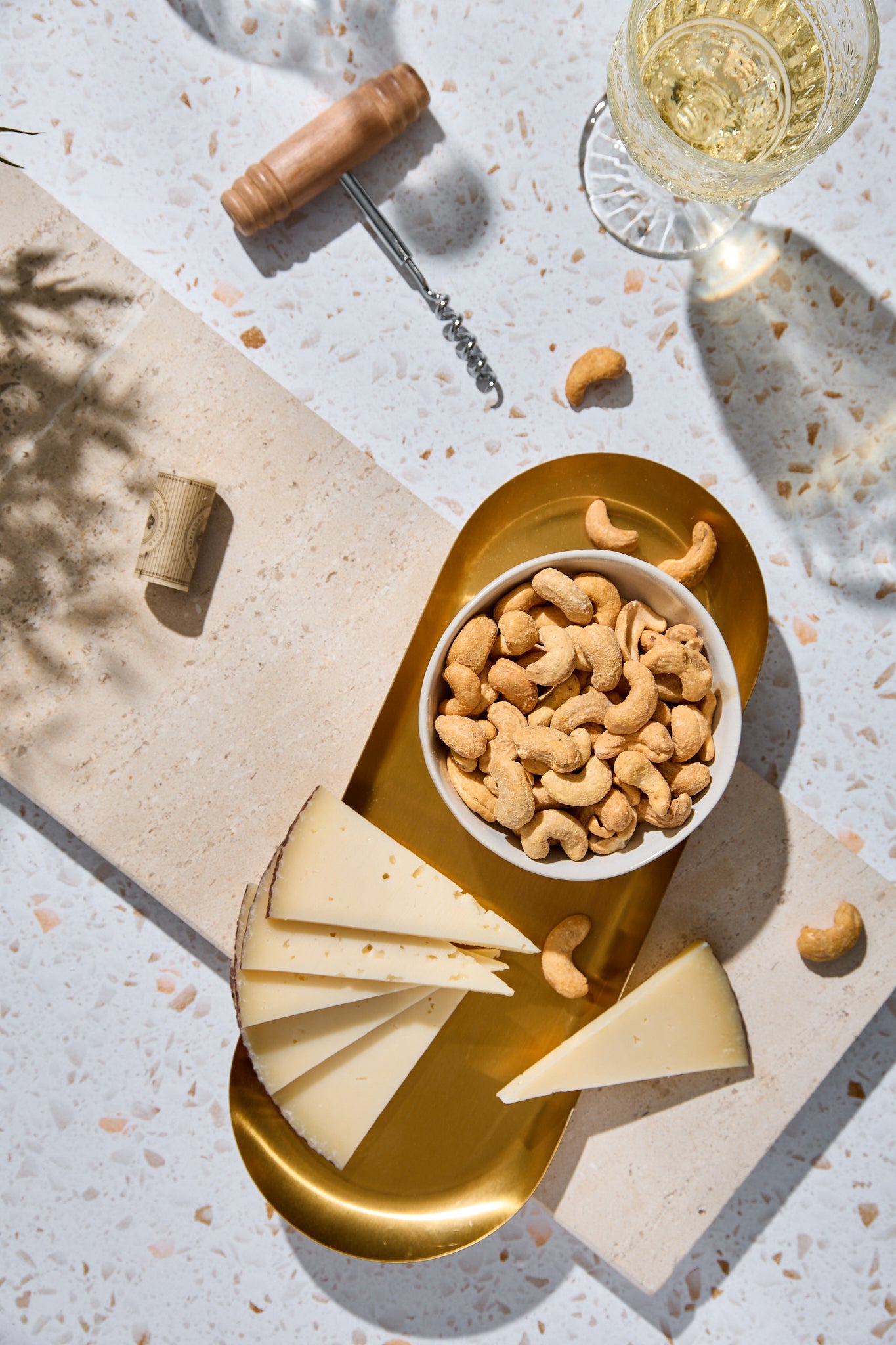 Roasted cashews with Manchego cheese flavor