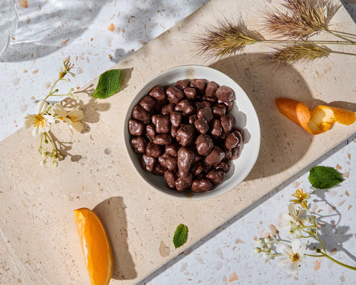 Cáscara de naranja bañada en chocolate negro