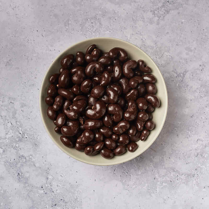 Anacardo bañado en chocolate negro