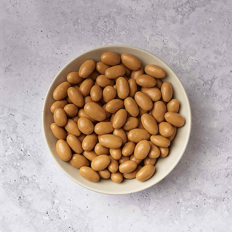 Almendra bañada en caramelo y sal