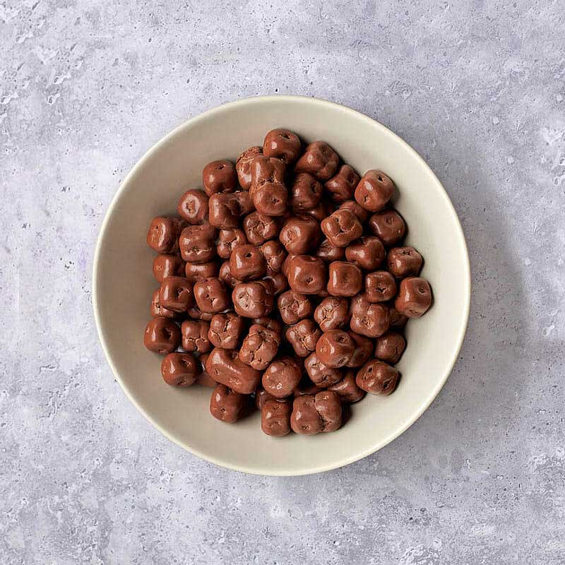 Cubos de coco bañados en chocolate con leche
