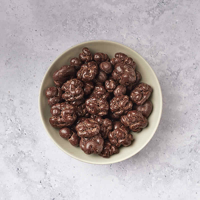 Nueces bañadas en chocolate negro